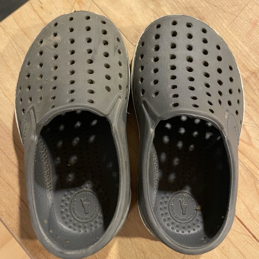Toddler Native Shoes Size 6
